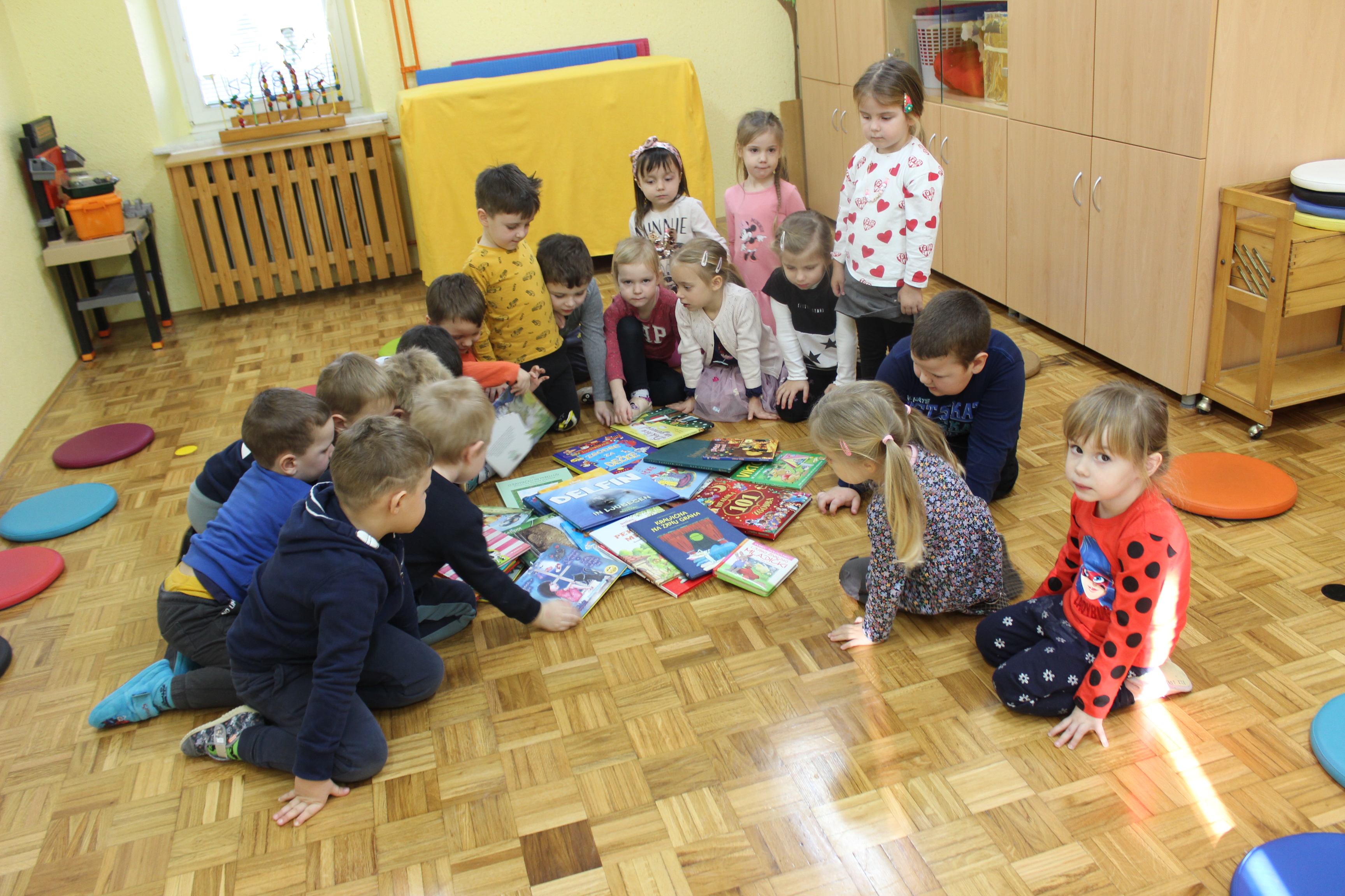 Knjižni sejem v vrtcu Selce foto arhiv vrtca