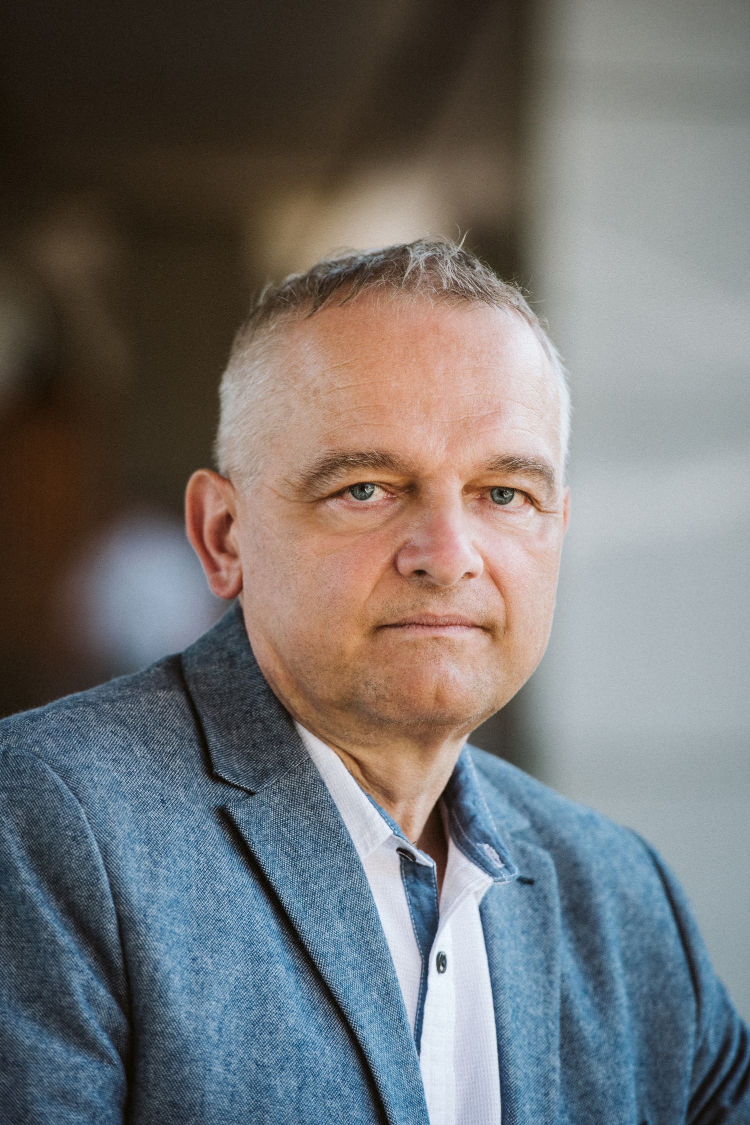 thumb 3206 author big