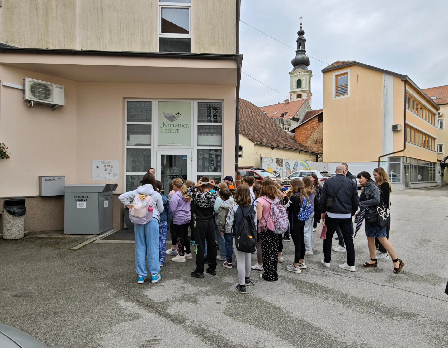 Hrvaki tretjeolci obiskali nao knjinico!